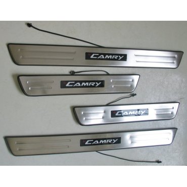Toyota Camry V55 2015 накладки на пороги дверных проемов LED подсветка