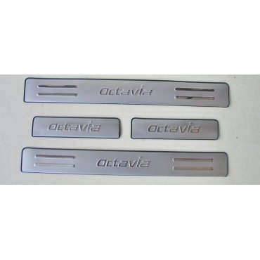 Skoda Octavia A5  накладки защитные на пороги дверных проемов