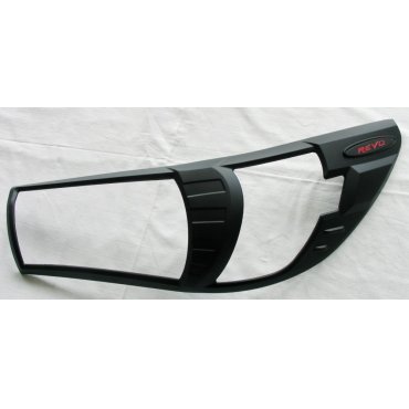 Toyota Hilux Revo 2014 накладки черные на передние фары full size