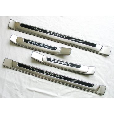 Toyota Camry XV70 2018+ накладки на пороги дверных проемов V1